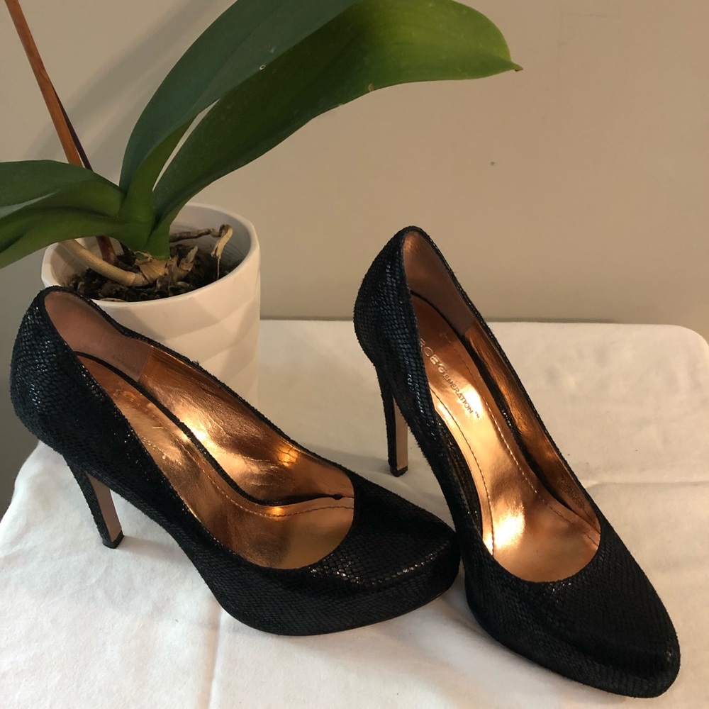 🌺BCBG Pumps